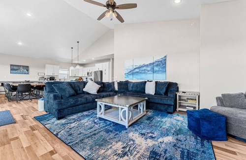 Branson Casa | 2 Homes 1mi to SDC Sleeps 56 Pools Sauna Hot Tubs