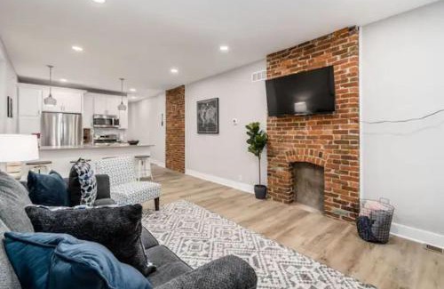 Livingston Park Casa | 2 homes side by side downtown with fenced yard and hot tub