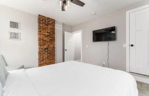 Livingston Park Casa | 2 homes side by side downtown with fenced yard and hot tub