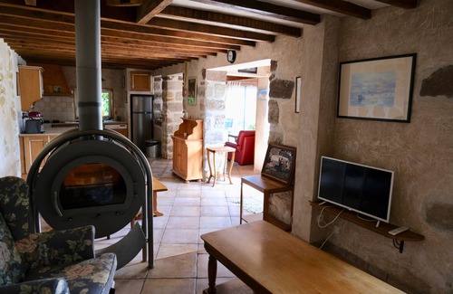 Saint-Cyr-la-Roche Casa | 2 houses with swimming pool and garden, for peaceful vacations.