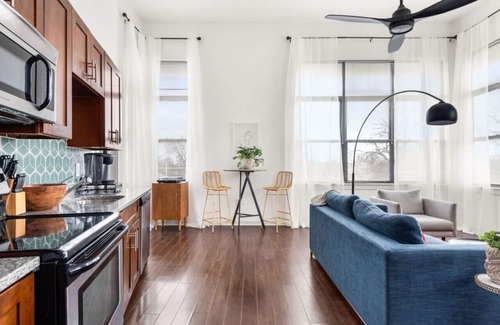 Hillsboro Village Apartamento | 2 King bed and patio near Music Row