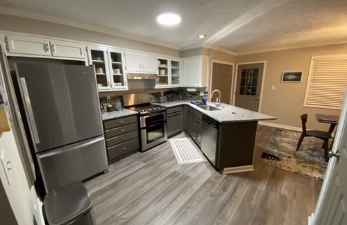 Fayetteville Casa | 2 King Bedrooms, 2.5 Bathrooms, 1,600 sqft Home