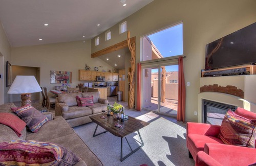 Moab South Valley Casa | Vistas increíbles de Rim Village, 2 camas King, piscina (estacional) y spa, cerco sur