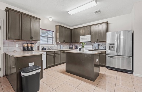 Baytown Casa | 2 King Beds+Coffee&Ceral Bar+Sleeps 12+W&D
