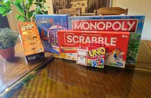 Southwest Quadrant Casa | - 2 King Beds & Free Parking - Vintage Retreat - Floyd's Freedom