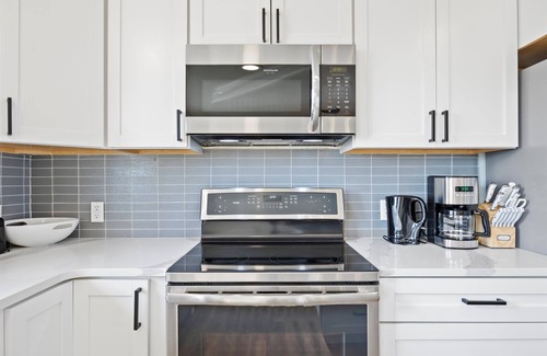 Pasco Casa | 2 Living Spaces, Close to HAPO Center, Airport, River, and Park