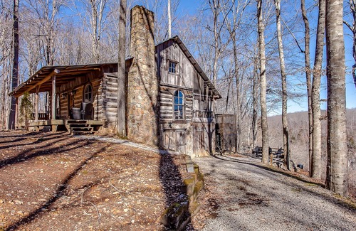 Sparta Cabina | 2 cabañas de lujo y casa del árbol con impresionantes vistas al lago, pozo de fuego y bañera de hidromasaje