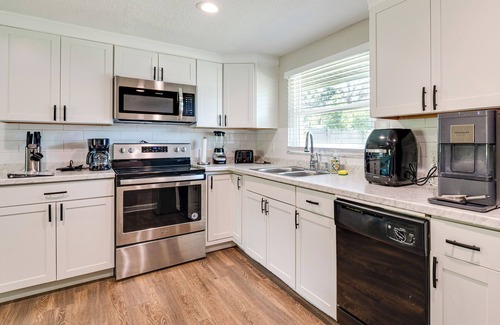 Homosassa Casa | 2 Mi to 7 Sisters Springs! Home w/Resort Perks