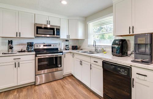 Homosassa Casa | 2 Mi to 7 Sisters Springs! Home with Resort Perks