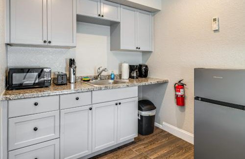 Homosassa Apartamento | 2 Mi to Chassahowitzka River! Cozy Resort Studio