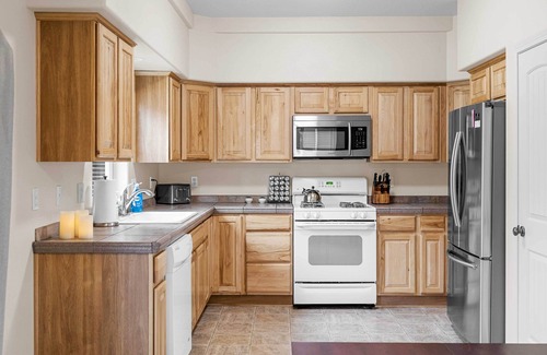 Larkspur Casa | 2 Mi to Downtown: Bend Getaway w/ Patio!