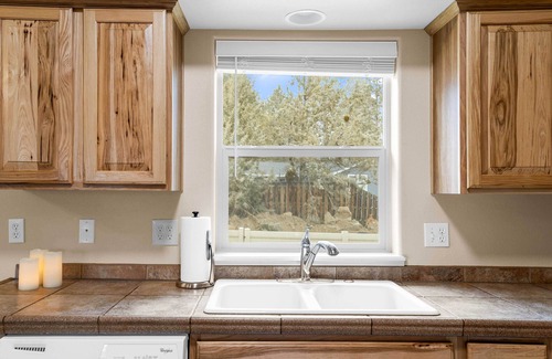 Larkspur Casa | 2 Mi to Downtown: Bend Getaway w/ Patio!
