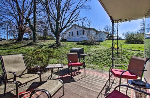 Knoxville Casa | 2 Mi to Downtown Knoxville Cozy Home with Patio