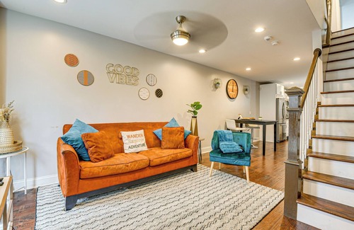 Downtown Baltimore Casa | 2 Mi to Dtwn Baltimore: Bright Townhome w/ Patio