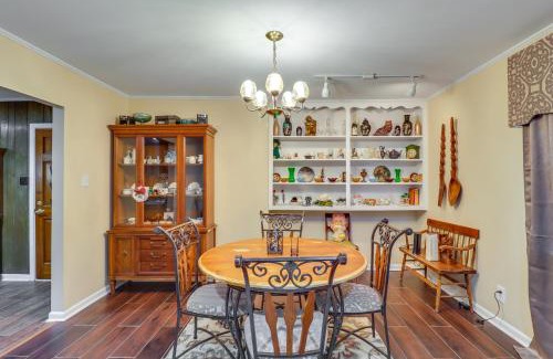 Natchez Casa | 2 Mi to Dtwn Natchez Cozy Home with Yard and Patio!