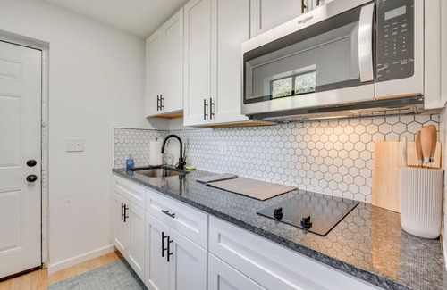 Edgewood Apartamento | 2 Mi to East Atlanta Village: Cozy Studio w/ Porch