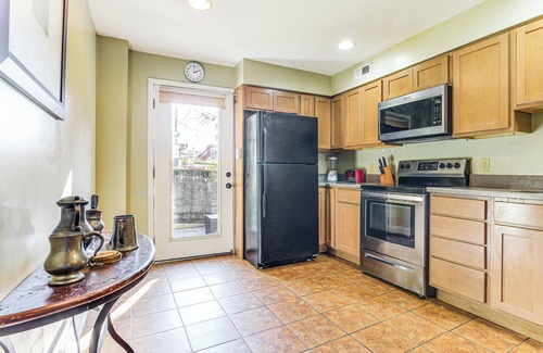Canton Casa | ¡NUEVO! Baltimore Townhome - ¡Camina hacia Marina y Ferry!