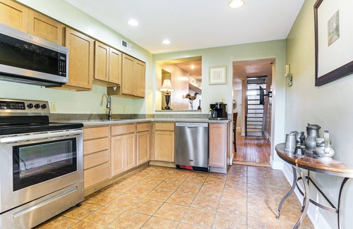 Canton Casa | ¡NUEVO! Baltimore Townhome - ¡Camina hacia Marina y Ferry!