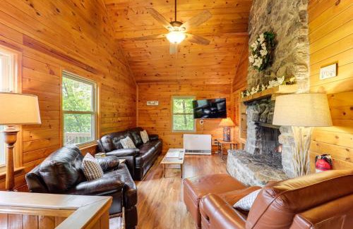 Charter Hills Casa | 2 Mi to Skiing Blue Ridge Mtn Cabin with Hot Tub!