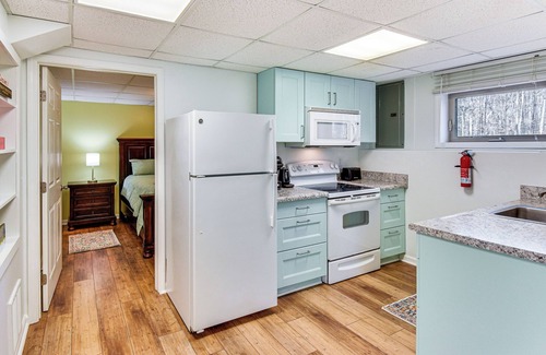 Toccoa Apartamento | 2 Mi to Toccoa Falls: Cozy Getaway w/ Fire Pit!