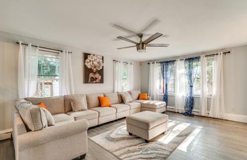 Waterbury Casa | 2 Mi to Town Home with Patio and Yard in Waterbury!