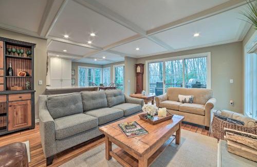 Birchwood Farms Casa | 2 Mi to Tunnel of Trees Home with Furnished Deck