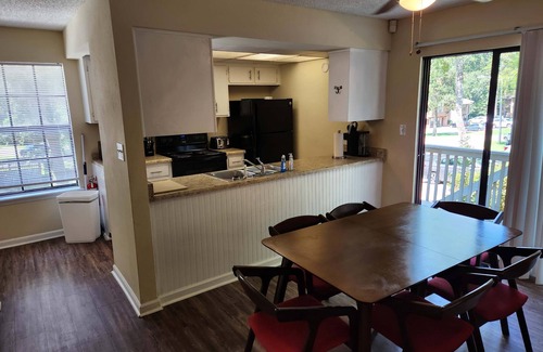 Tallahassee Casa | 2 miles to FSU-Twin King Master Beds-Pool!