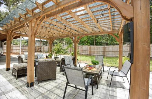 Gainesville Casa | 2 Miles to UF & DT - Pergola Fire Pit Game Room