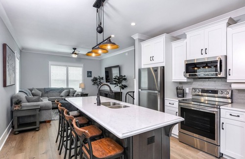 Mount Dora Apartamento | 2 min walk to Downtown/KING BED /Golf Cart Rental/Pet Friendly!