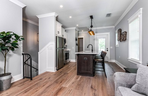 Mount Dora Apartamento | 2 min walk to Downtown/KING BED /Golf Cart Rental/Pet Friendly!