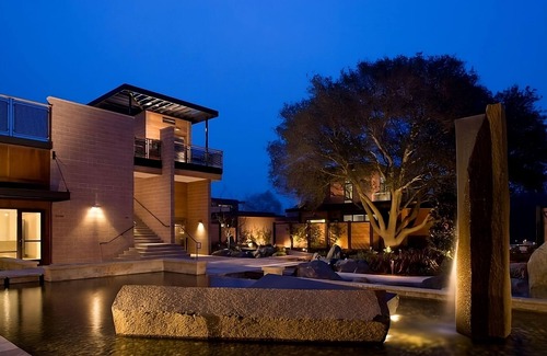 Yountville Casa | 2 Modern Relaxing Units! Rooftop Pool! Minutes to Napa Valley Balloons!