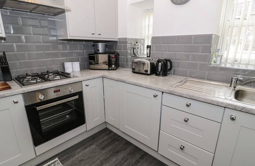 Llangefni Cabaña | 2 MOUNTAIN VIEW, pet friendly, character holiday cottage in Llangefni
