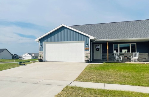 De Pere Casa | 2 Night minimum! 10 miles from Lambeau