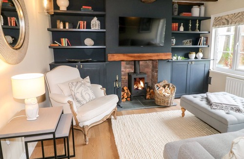 Orston Cabaña | 2 PAILING COTTAGES, family friendly, with open fire in Aslockton