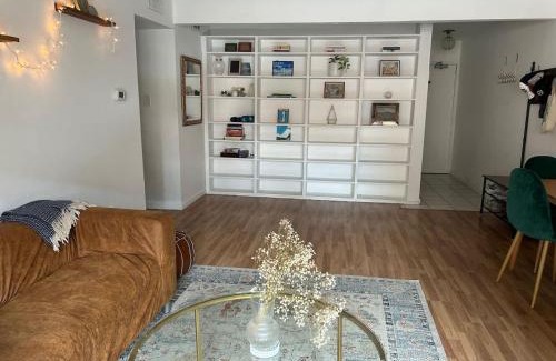 Tarrytown Apartamento | 2 Private Bedroom in a Shared 3 Bedroom Condominum