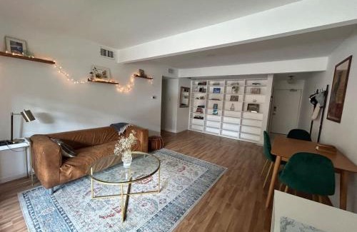 Tarrytown Apartamento | 2 Private Bedroom in a Shared 3 Bedroom Condominum