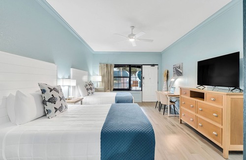 Crystal Beach Hotel | 2 camas tamaño queen en Beachside Inn Hotel **