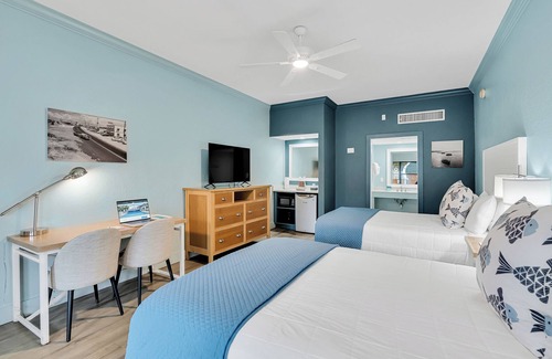 Crystal Beach Hotel | 2 camas tamaño queen en Beachside Inn Hotel **