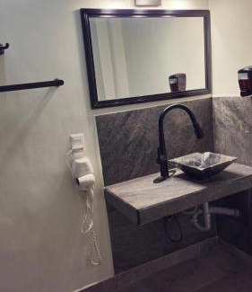 Zona Centro Apartamento | 2 Recamaras con clima y cocina centrico, wifi, tv smart