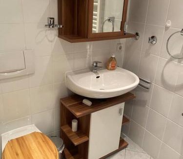 Leverkusen Apartamento | 2 Schlaf- & 2 Badezimmer - direkte Busverbindung bis Köln Hbf, Messe