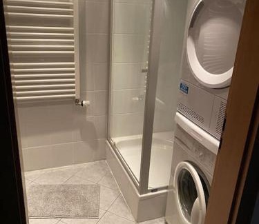 Leverkusen Apartamento | 2 Schlaf- & 2 Badezimmer - direkte Busverbindung bis Köln Hbf, Messe
