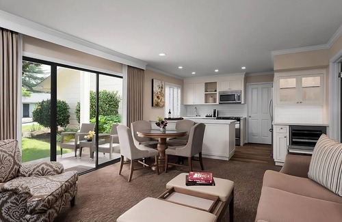 Napa Hotel | 2 Spacious Suites Close to Napa Valley Wine Train! Pool, Onsite Golf Course!