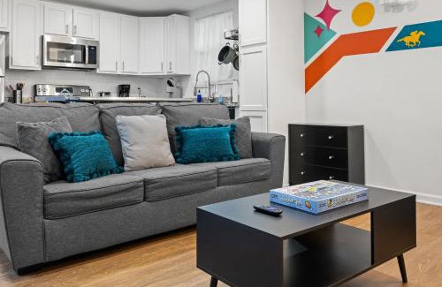 Phoenix Hill Apartamento | 2-Storey Shipping Container Retreat