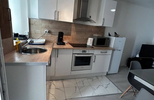 Puisserguier Casa | 2-storey village house in a pedestrian cul-de-sac