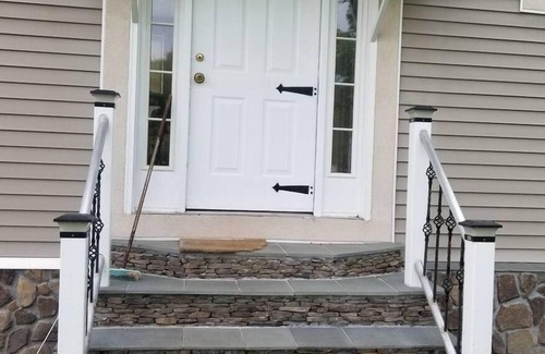 Long Eddy Casa | 2 Story Loft House With Massage Chair