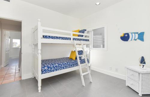 Santa Ana Heights Casa | 2 Story Oceanfront Patio and Ocean Views on 59th St