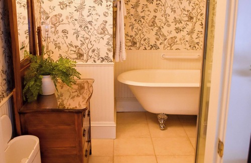 Siskiyou-Hargadine Historic District Cama Y Desayuno | #2 The Sleeping Porch @ The McCall House Boutique Hotel