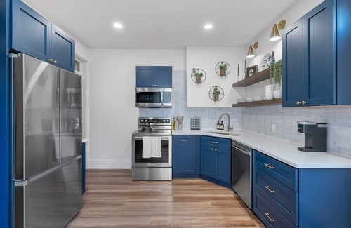 Lindenwald Casa | 2 Townhouses w/ Backyard, Near Spooky Nook & River