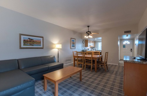 Baristo Hotel | 2 Unites! Full Kitchen, Outdoor Pool, Free Parking!