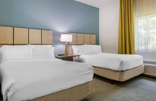 Biggar Hotel | 2 Units | 2 Double Beds Each | On-site Pool